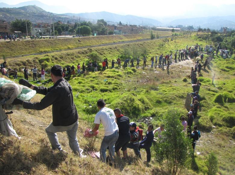 Toneladas De Basura Recogidas Por 300 Personas En La Quebrada La Chigu